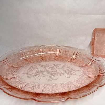 JEANNETTE TWO PINK GLASS PIECES, 1930S