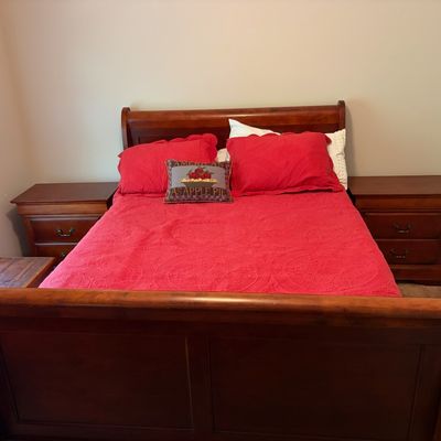 Sale Photo Thumbnail #138: 8pc queen bedroom set