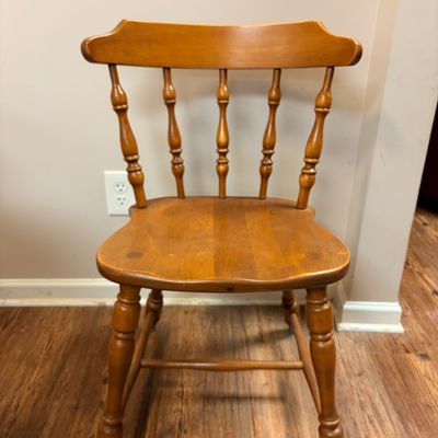 Sale Photo Thumbnail #183: Kitchen table and chairs