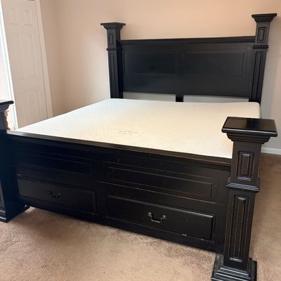 Sale Photo Thumbnail #163: King sized bed with mattress