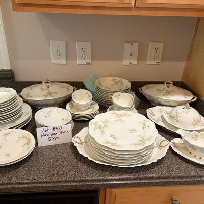 Sale Photo Thumbnail #125: Haviland China set