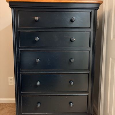 Sale Photo Thumbnail #169: Dresser