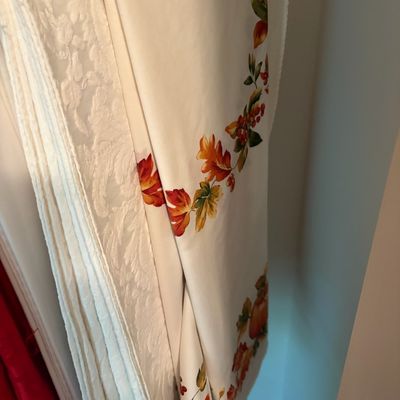 Sale Photo Thumbnail #54: 26 pc table cloths
