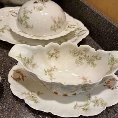 Sale Photo Thumbnail #126: Haviland China set