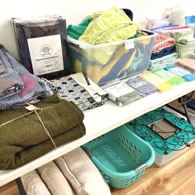 Sale Photo Thumbnail #61: Linens, rugs, etc.