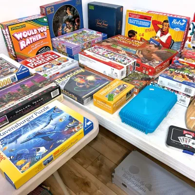 Sale Photo Thumbnail #51: Plenty of games and puzzles