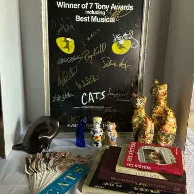 Cat Collectibles, Books & Framed Cats Musical Display