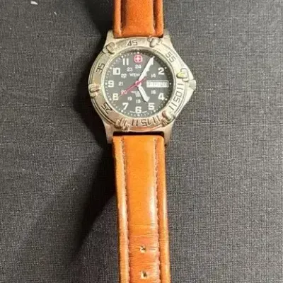 Wenger Swiss Military 100M Watch 096.0685 – Leather Strap – Not Running
