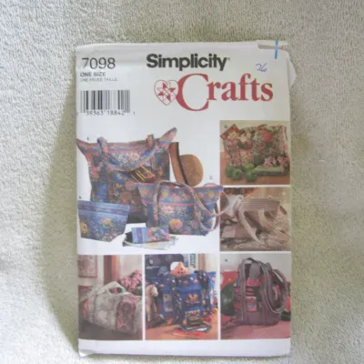 Sale Photo Thumbnail #27: Vintage Simplicity Crafts sewing pattern number 7098. One size pattern for creating various tote bags, cosmetic cases, and travel accessories. The envelope shows some light wear, including a small tear at the top right corner and a handwritten number on t