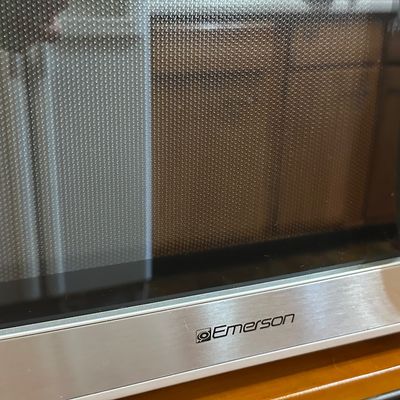 Emerson 1000 Watt Stainless Steel Countertop Microwave