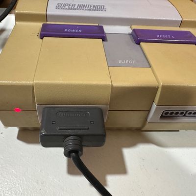 Vintage Super Nintendo SNES Console w/ 2 Controllers, Cords & Large Game Lot