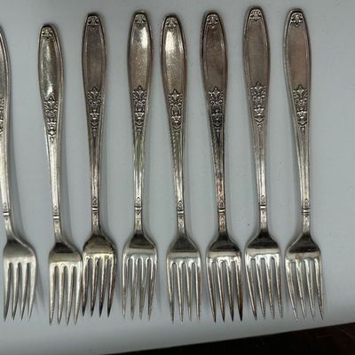 1847 Rogers Bros. Adoration Silverplate Flatware Set with Chest