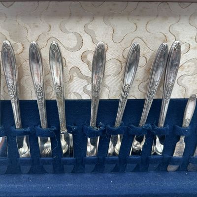 1847 Rogers Bros. Adoration Silverplate Flatware Set with Chest