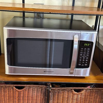 Emerson 1000 Watt Stainless Steel Countertop Microwave
