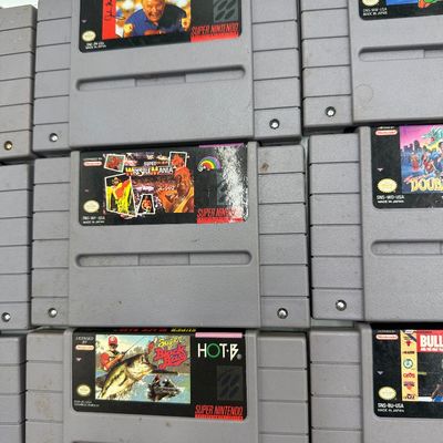 Vintage Super Nintendo SNES Console w/ 2 Controllers, Cords & Large Game Lot