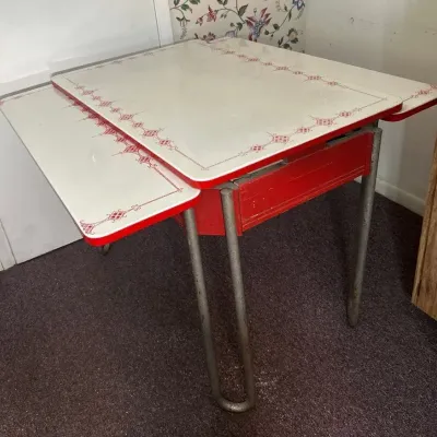 Vintage Ingram-Richardson Enamel-Top Table 40x41x31
