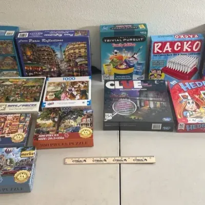 Puzzles & Games - Sure Lox, Vermont,  Clue, Trivial Pursuit+++