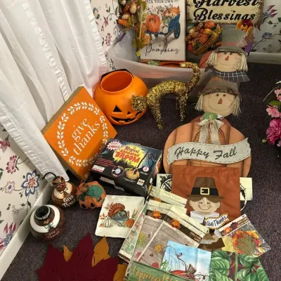 Fall/Halloween Lot - Pumpkins, Turkey Gourds, Garden Flags+++