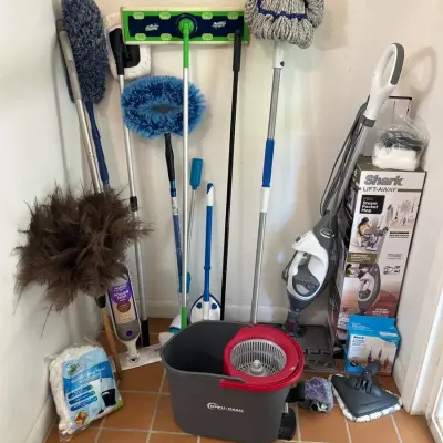 Cleaning Lot - Shark Lift Away, Swiffer & Accessories+ 