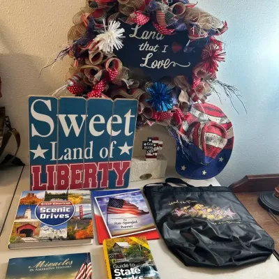 Patriotic USA Lot - Wreath, Cowboy Hat, Guide To State Parks+++