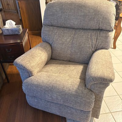 Sale Photo Thumbnail #23: Lazyboy Recliner - 6 months old