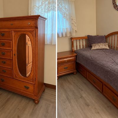 Sale Photo Thumbnail #7: Twin Size Oak Daybed Set