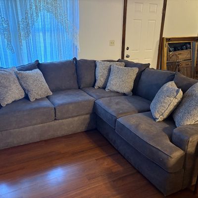 Sale Photo Thumbnail #4: Lazyboy Sectional - 4 years old