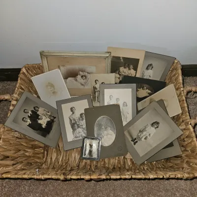 Sale Photo Thumbnail #74: Antique photos