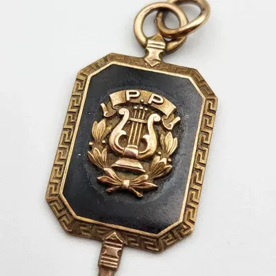 Collegiate Key Vintage 40s Gold Charm: 5.7g