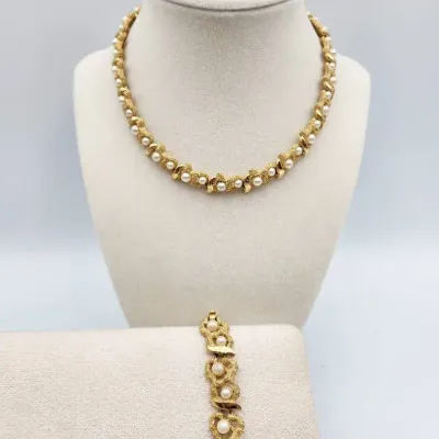 Trifari Signed Matching Vintage Jewelry Set