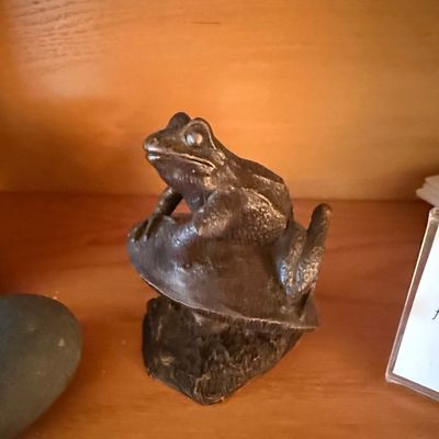 Heredities Bronze-Finished Frog Figurine