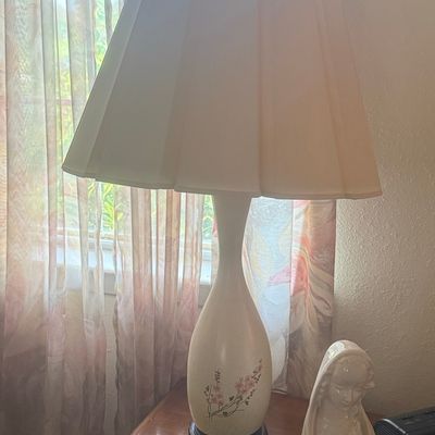 Vintage Hand-Painted Porcelain Floral Table Lamp