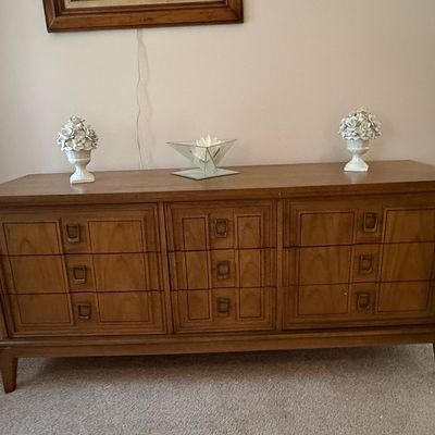 Mid-Century Modern Thomasville Nine-Drawer Dresser