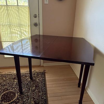 Georgian Mahogany Drop-Leaf Dining Table