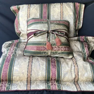 Vintage 3-Piece Decorative Throw Pillow Cushion Set with Matching Tassel Accent Pillow