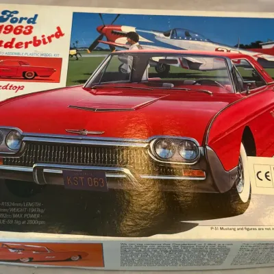 Gunze Sangyo 1963 Ford Thunderbird Hardtop 1:32 Scale Plastic Model Kit