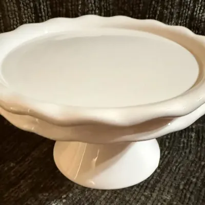Terra MOTO Ceramic White Pedestal Cake Stand 8” Scalloped Dessert Display Plate