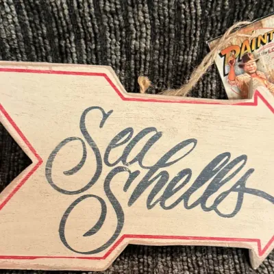 Vintage “Sea Shells” Coastal Arrow Wall Sign – Painted Wood Decor