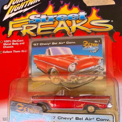 Johnny Lightning Street Freaks Scrapin’ ’57 Chevy Bel Air Convertible 1:64 Die-Cast NIP