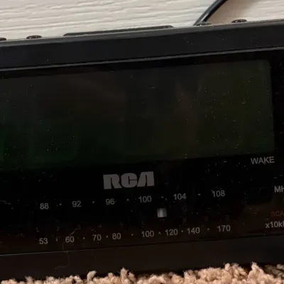 RCA RP3701A AM/FM Digital Alarm Clock Radio with Battery Backup