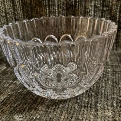 Vintage Clear Pressed Glass Serving Bowl – Scalloped Rim – Diamond & Thumbprint Pattern