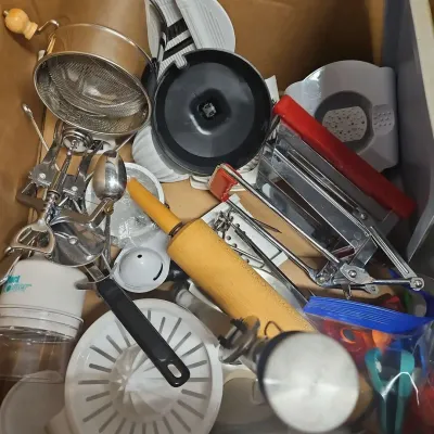 Kitchen Utensils & Knives - Scissors, Fry Cutter, Egg Pod, Peeler, Graters, Rolling Pin, Wine Opener