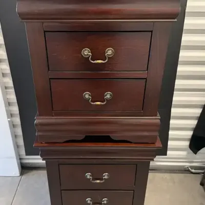Set of 2 Traditional Cherry Wood Nightstands Bedside Tables Drop Handle Drawers