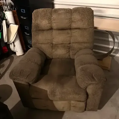 Plush Tan Overstuffed Reclining Armchair – Biscuit Tufted Back