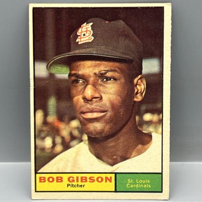 1961 Topps #211 Bob Gibson (HOF) / Cardinals
