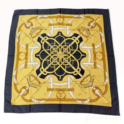 Sale Photo Thumbnail #131: Hermes Grand Apparat Silk Carre 90 in Gold and Black
