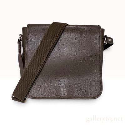 Sale Photo Thumbnail #245: Louis Vuitton Andrei Grizzli Brown Taiga Leather Messenger Bag