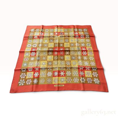 Sale Photo Thumbnail #168: Vintage Hermes Feux de l'Hiver (Winter Fires) Silk Carre 90