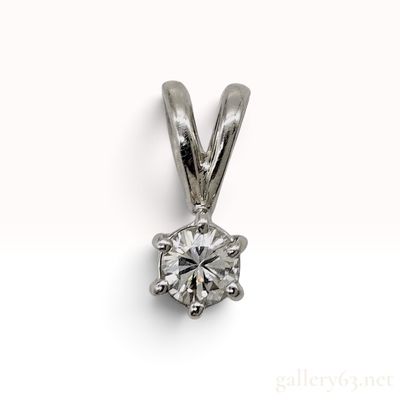 Pt900 Platinum and 0.20ct Natural Diamond Solitaire Pendant