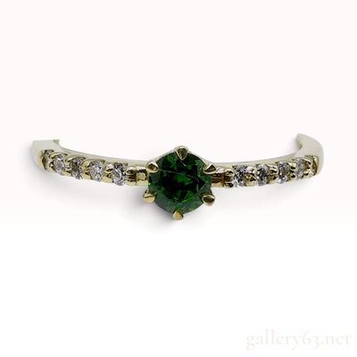 18 Karat Yellow Gold 0.26ct Demantoid Garnet and 0.12ctw Natural Diamond Ring Size 6.75